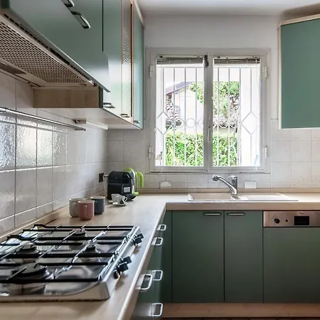Apartment La Casa Nel Giardino - By Myhomeincomo