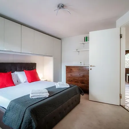 Apartment La Casa Nel Giardino - By Myhomeincomo *